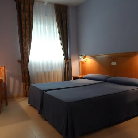 Rey Arturo Burgos Hotel Villagonzalo Pedernales
