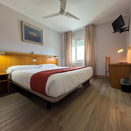 Rey Arturo Burgos Hotel Villagonzalo Pedernales