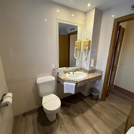 Hotel Rey Arturo Burgos Villagonzalo Pedernales