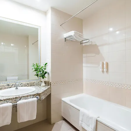 Rey Arturo Burgos Hotel Villagonzalo Pedernales