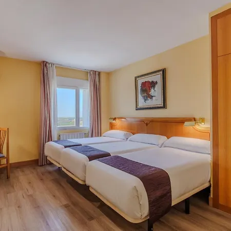 Hotel Rey Arturo Burgos Villagonzalo Pedernales