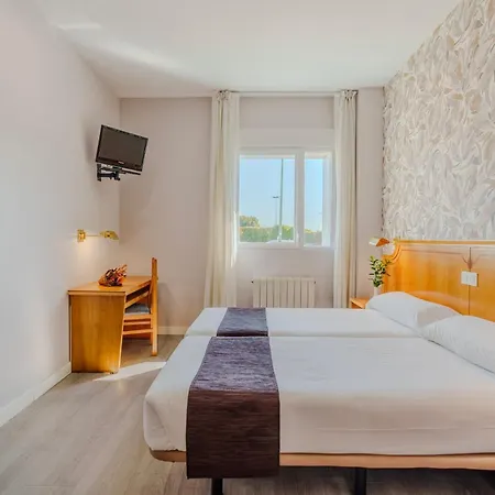 Hotel Rey Arturo Burgos Villagonzalo Pedernales