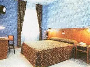 Hotel Rey Arturo Burgos Villagonzalo Pedernales