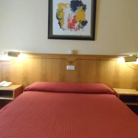 Hotel Rey Arturo Burgos Villagonzalo Pedernales