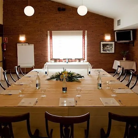 Hotel Rey Arturo Burgos Villagonzalo Pedernales