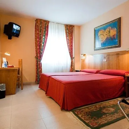 Rey Arturo Burgos Hotel Villagonzalo Pedernales