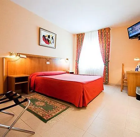 Rey Arturo Burgos Hotel Villagonzalo Pedernales