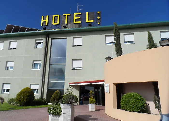 Отель Rey Arturo Burgos