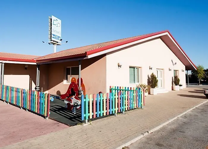 Отель Rey Arturo Burgos