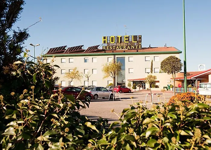 Отель Rey Arturo Burgos 3*